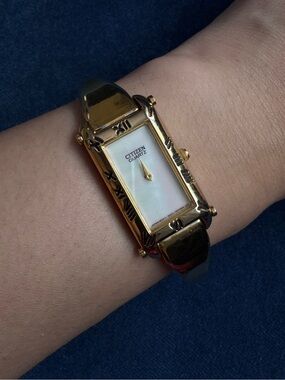 Citizen Ladies Watch Gold Tone
Bangle Bracelet Rainbow Pearl
Rectangular Dial